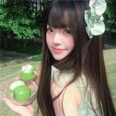 茜色少女
